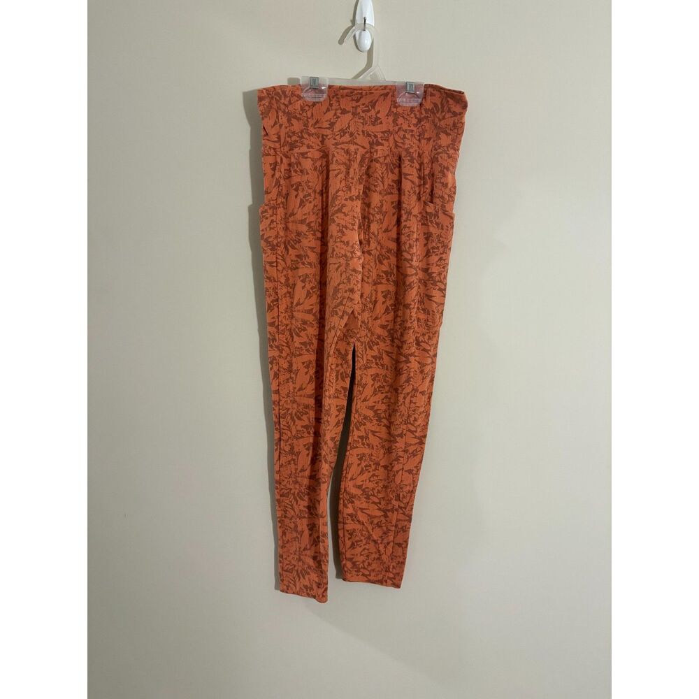 R.E.I Co-op leggings Peach colored geometric print pockets size Medium